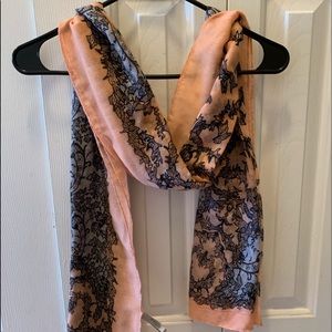 Women’s scarf